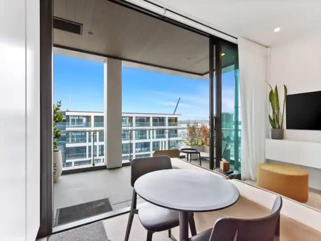 Sleek Modern Studio With Balcony Auckland Kültér fotó