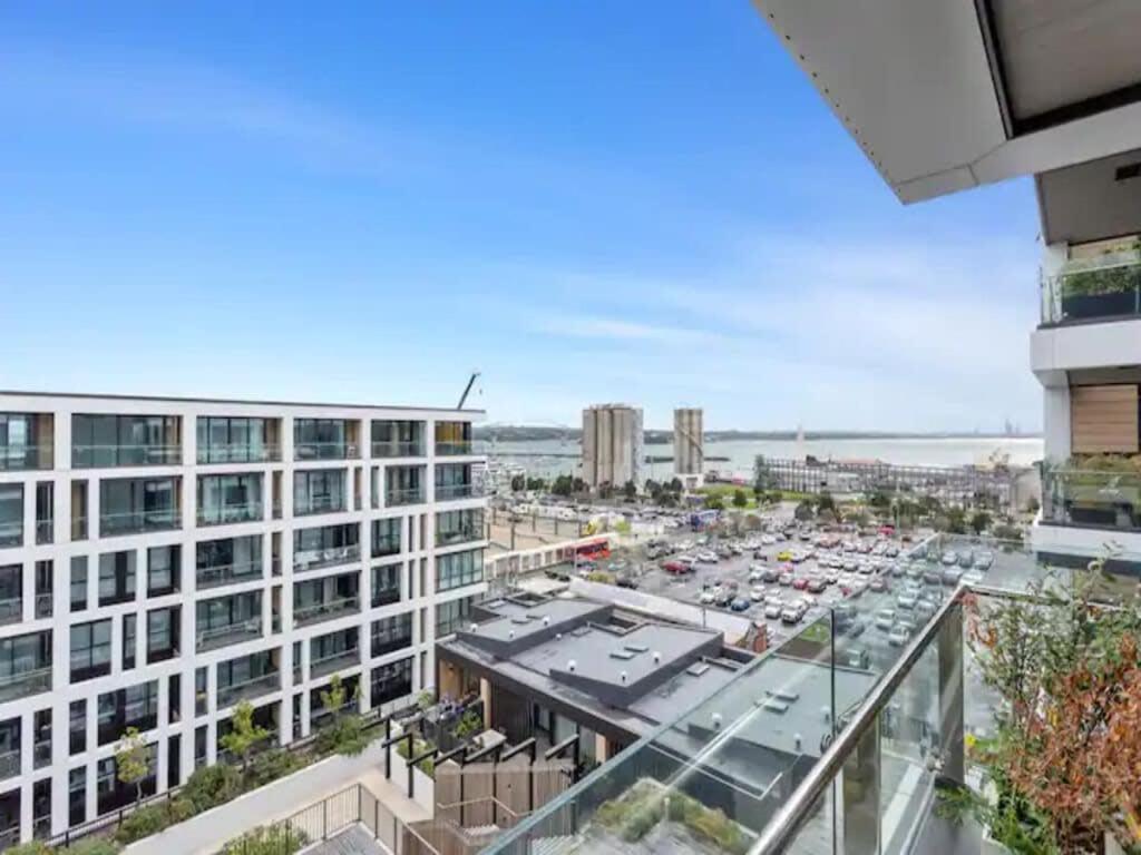 Sleek Modern Studio With Balcony Auckland Kültér fotó