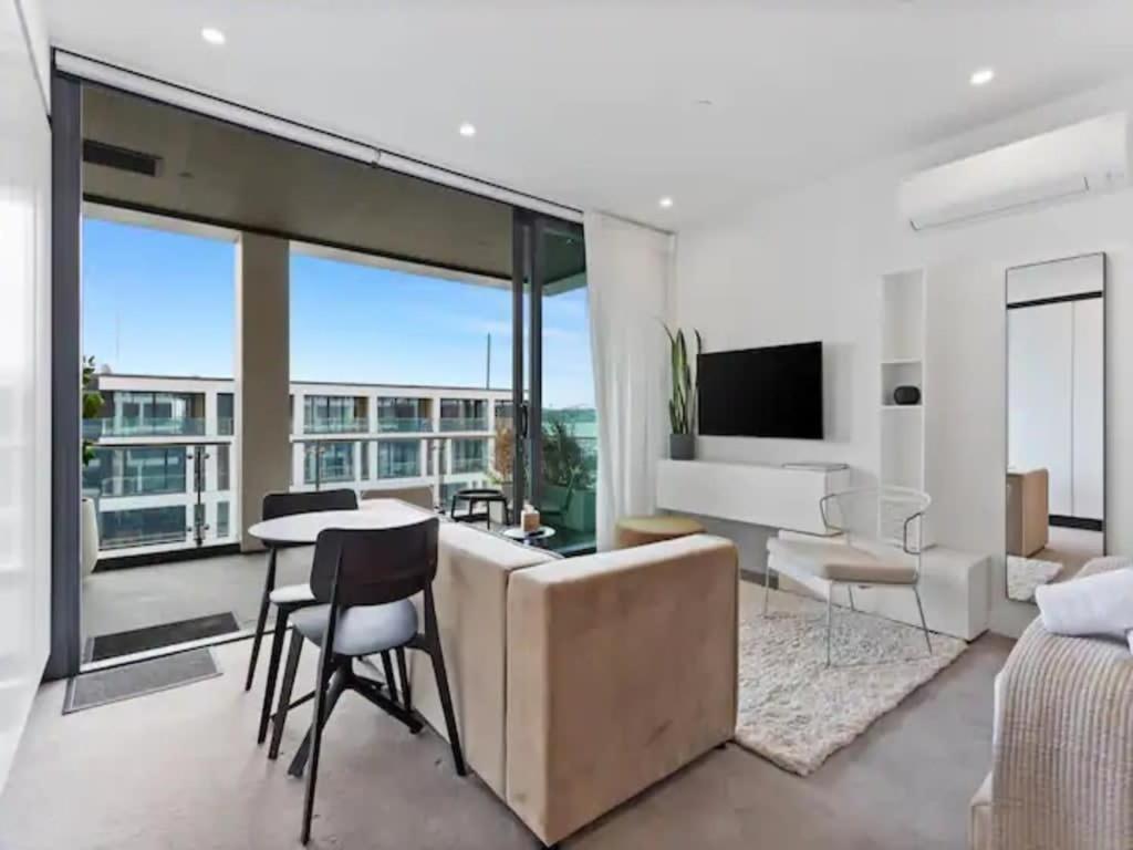 Sleek Modern Studio With Balcony Auckland Kültér fotó