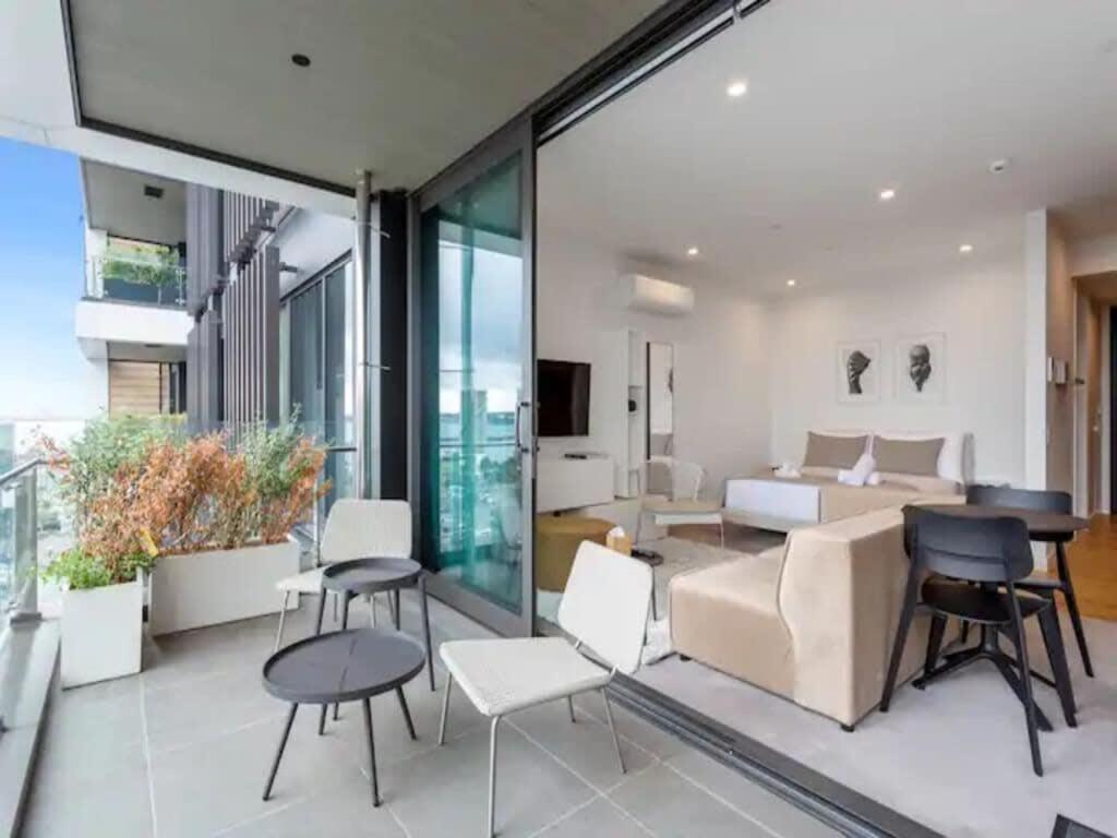Sleek Modern Studio With Balcony Auckland Kültér fotó