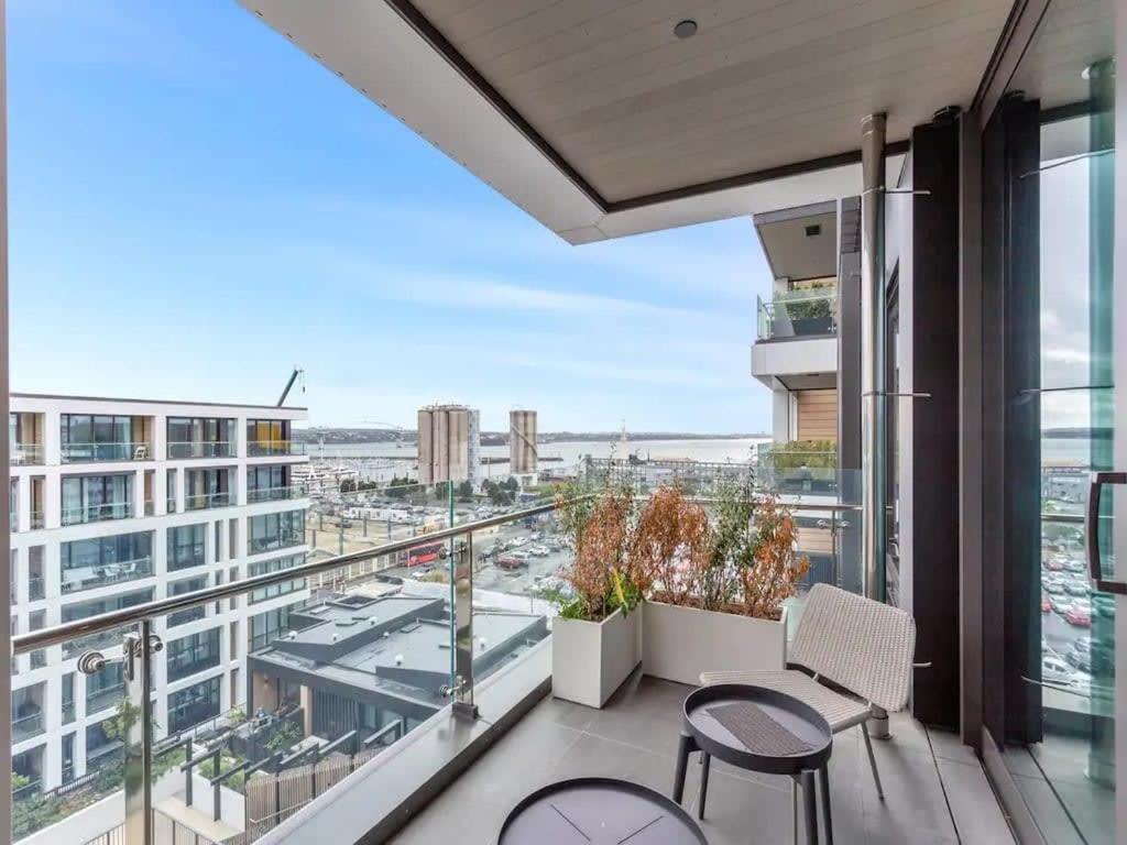 Sleek Modern Studio With Balcony Auckland Kültér fotó