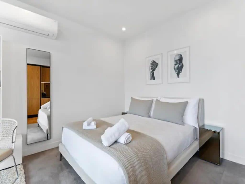 Sleek Modern Studio With Balcony Auckland Kültér fotó